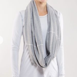 Lululemon Vinyasa Scarf Original Gray Herringbone